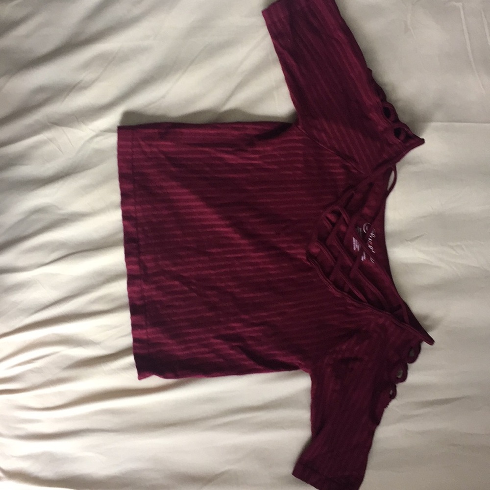 cute burgundy crop top !